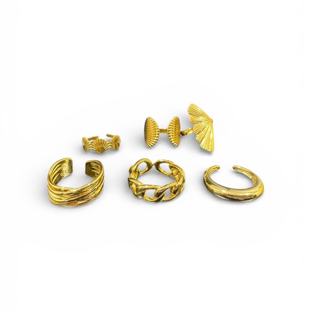 Elegant Gold Rings size 7
